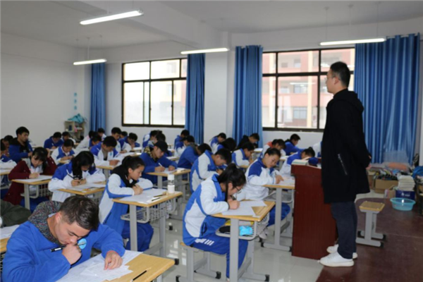 中小学生迎来一个好消息，教室内将全面安装监控，家长终于等到了