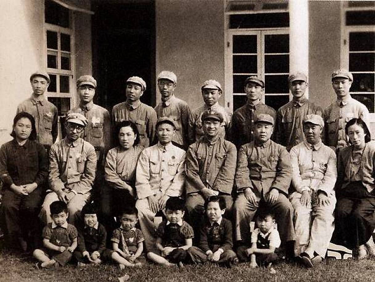十大元帅32岁在干什么：林彪在苏联度假泡温泉，朱德在四川缴费