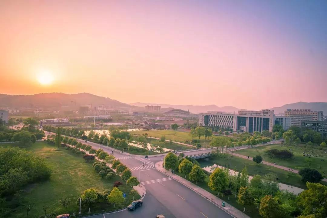 坐拥5大校区，14个食堂吃遍网红美食，湖南这所