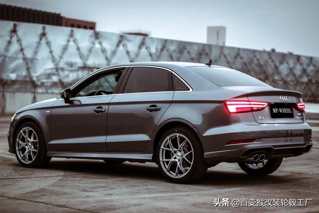 天生就是改装的好胚子，换个轮毂让奥迪A3更有“钢炮”味