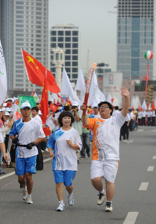 南京奥运会火炬传递人员有哪些(回望2008，那些传递残奥圣火的火炬手)