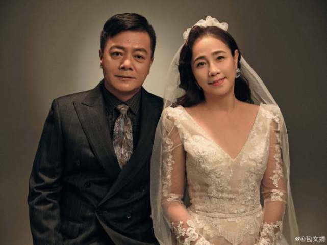 包文婧晒父母婚纱照，妈妈温柔知性，爸爸被赞比女婿包贝尔帅太多