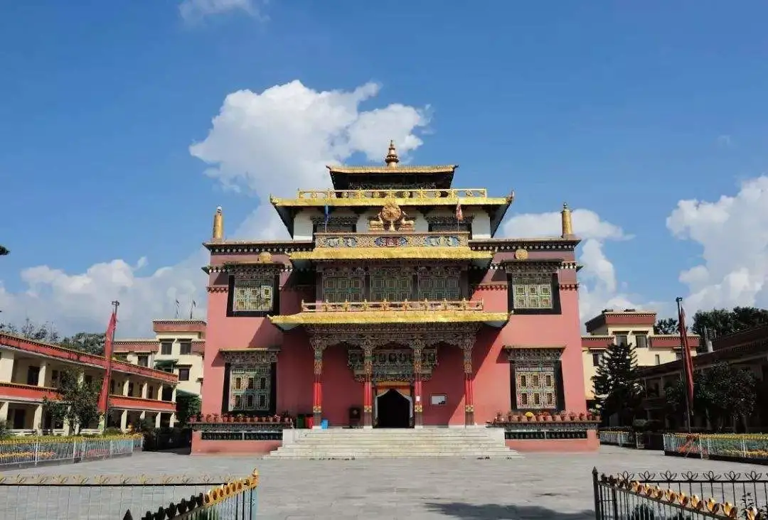 雪谦寺佐钦寺74噶举派(白教)▲噶举派祖师 玛尔巴上师该派于11世纪