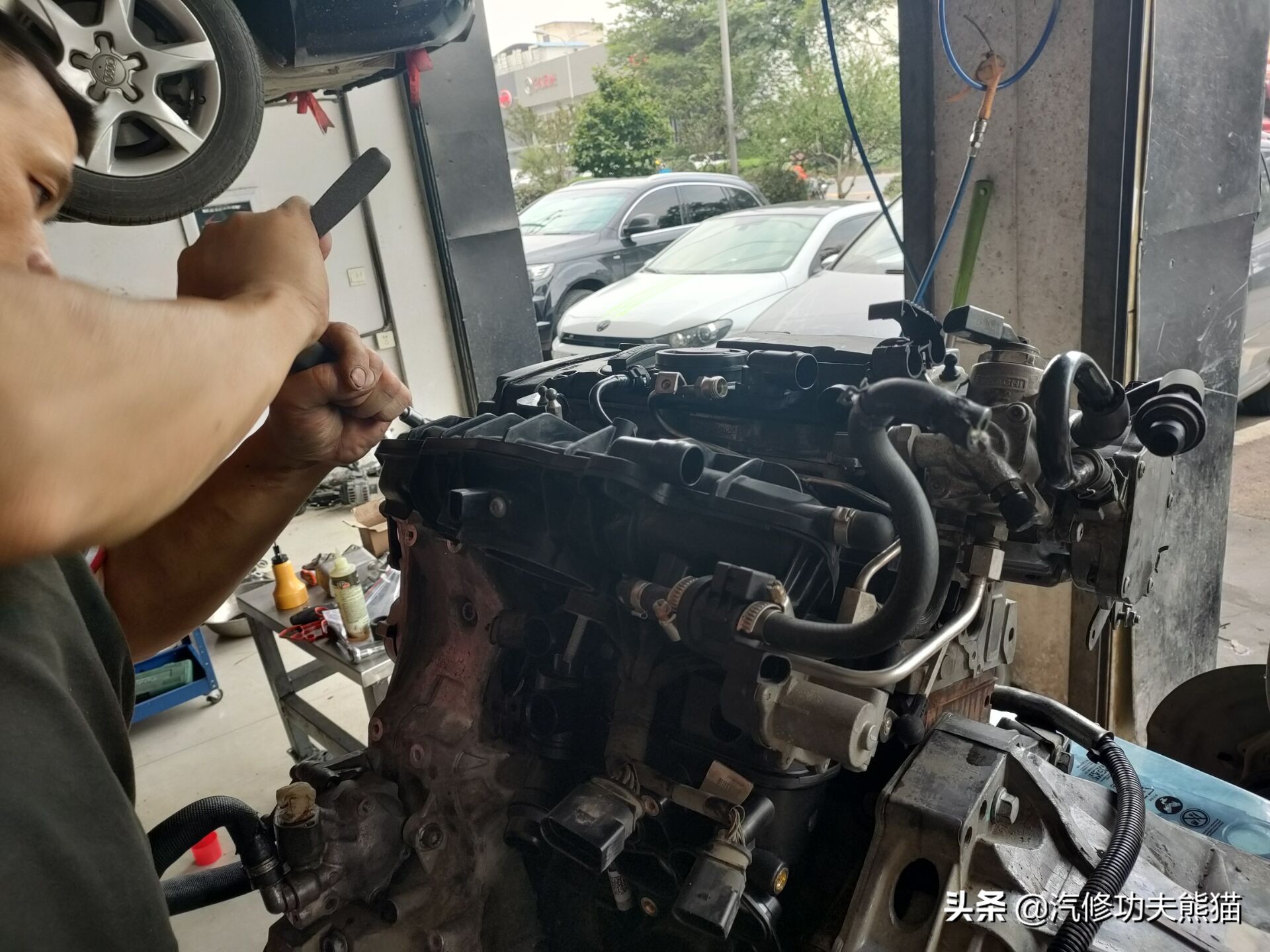 苏州车友十二年车龄奥迪A6L2.0T烧机油，对车有感情彻底整修翻新