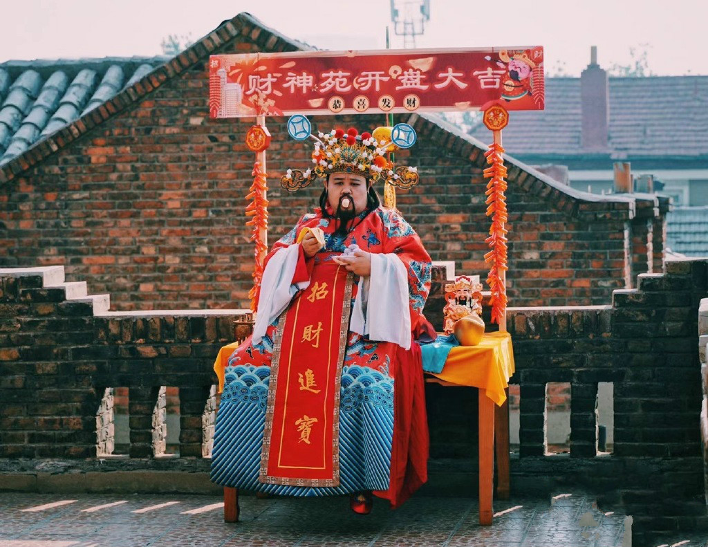 孙越《暴走财神2》上映,俚俗爆笑,夏洛杂糅《西虹市首富》