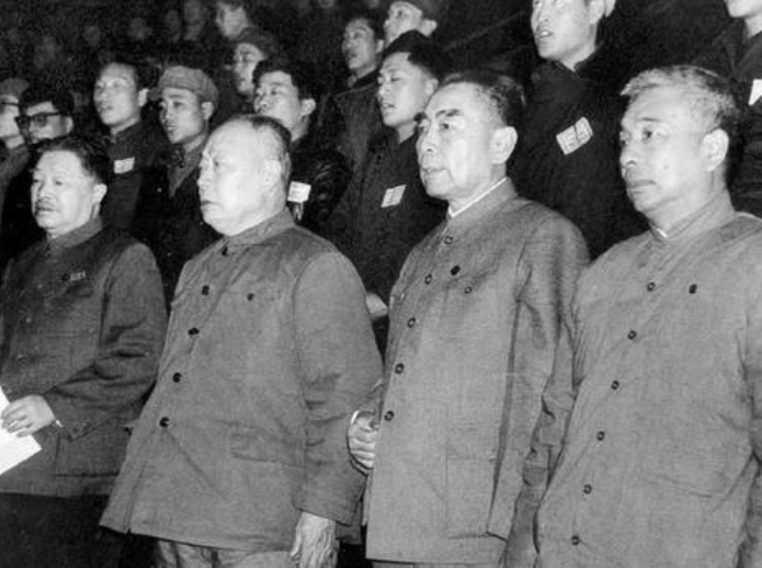 陈毅战功高过贺龙，但元帅排名为何排在贺龙后面？