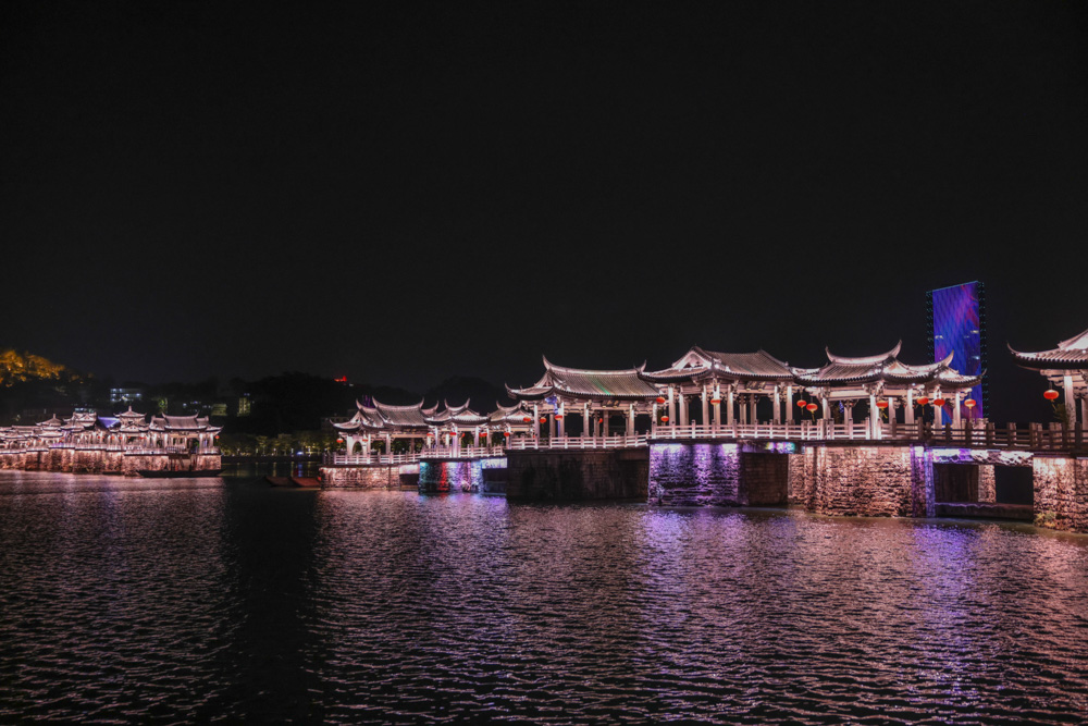 这座千年古桥,一到了晚上就逆天了,颜值也太高了 - 时代树暴走