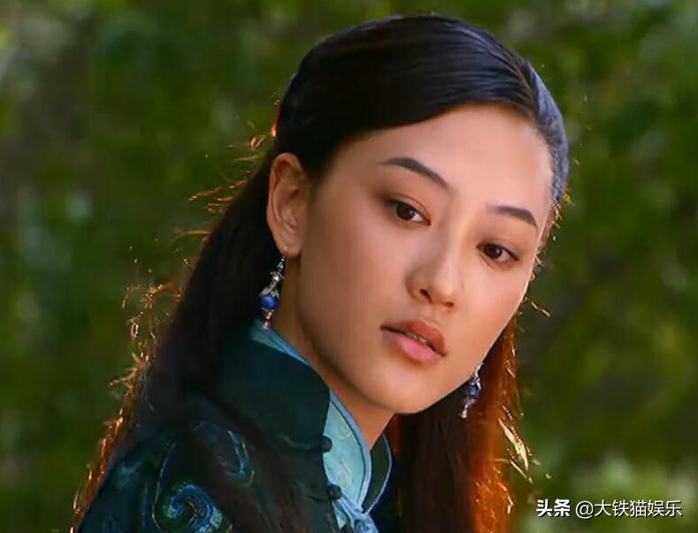 鹿鼎记名场面，7版阿珂出场，有人嗅花有人火拼，黄晓明版洗澡？