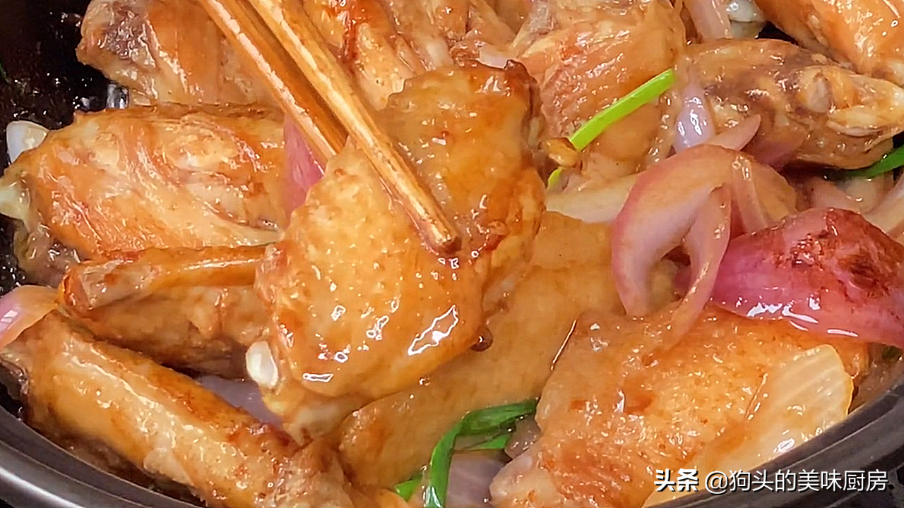 鸡翅这样吃着才爽，一次做一锅不够吃，学会做给家人吃，太解馋了