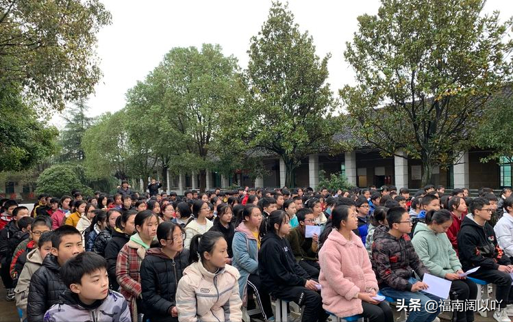 5人足球场需要多大田径场(预算1500万，娄底这个学校建设完教学楼后，又将建设宿舍楼)