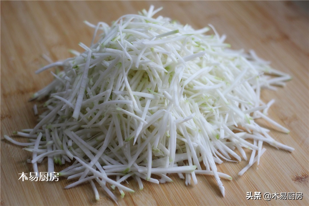 芥菜咸菜的做法，芥末味儿钻鼻孔，家人说让人欲罢不能真下饭