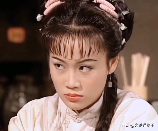 鹿鼎记名场面，7版阿珂出场，有人嗅花有人火拼，黄晓明版洗澡？