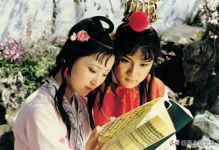 《石頭記》為什么改名《紅樓夢》？“紅樓夢”三字到底有何深意？