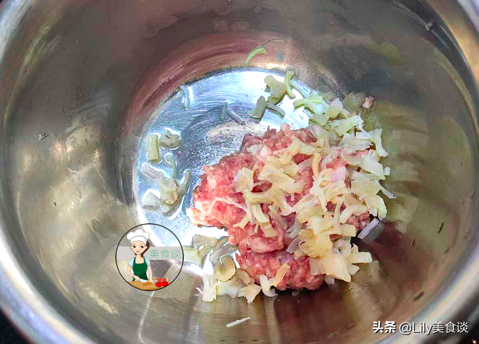 冬天，这蒸菜多做给孩子吃，简单一蒸10分钟出锅，营养好吃不上火