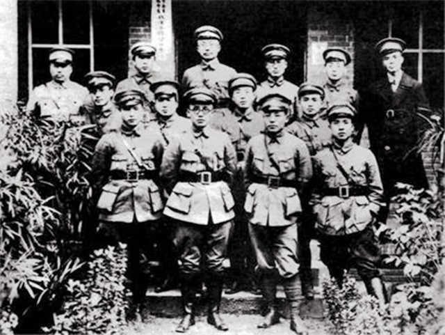 大名鼎鼎的叶挺独立团，所在的第四军各师师长都有谁，结局如何