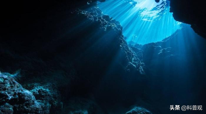 世界最深的海（世界最深处马里亚纳海沟底部）