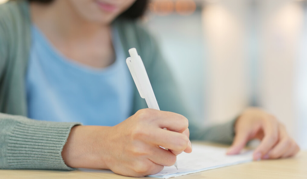 高考和公务员考试哪个更难？看看录取率就知道，985约等于公务员