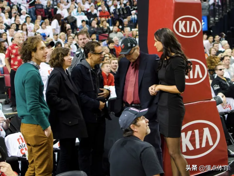 哪些nba巨星是科比的球迷(每支NBA球队最大牌的粉丝，从奥巴马到斯派克·李)