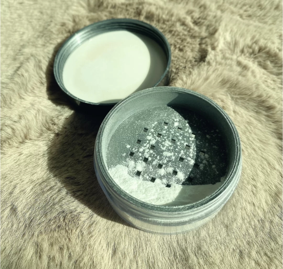 大干皮公认的四款“零差评”散粉：黛珂保湿隐形，MAC自带磨皮