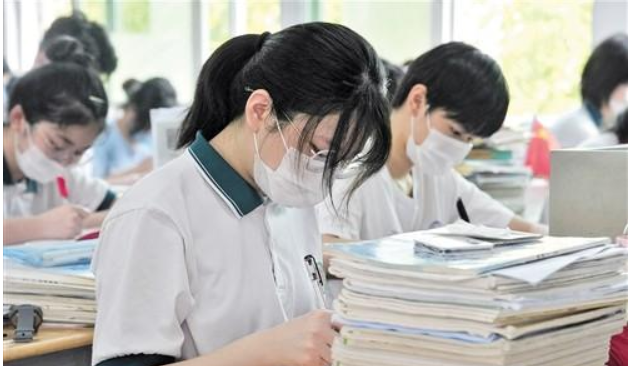 浙江女生高考719分，用5个字拒绝清华大学邀请，选择了心仪的高校