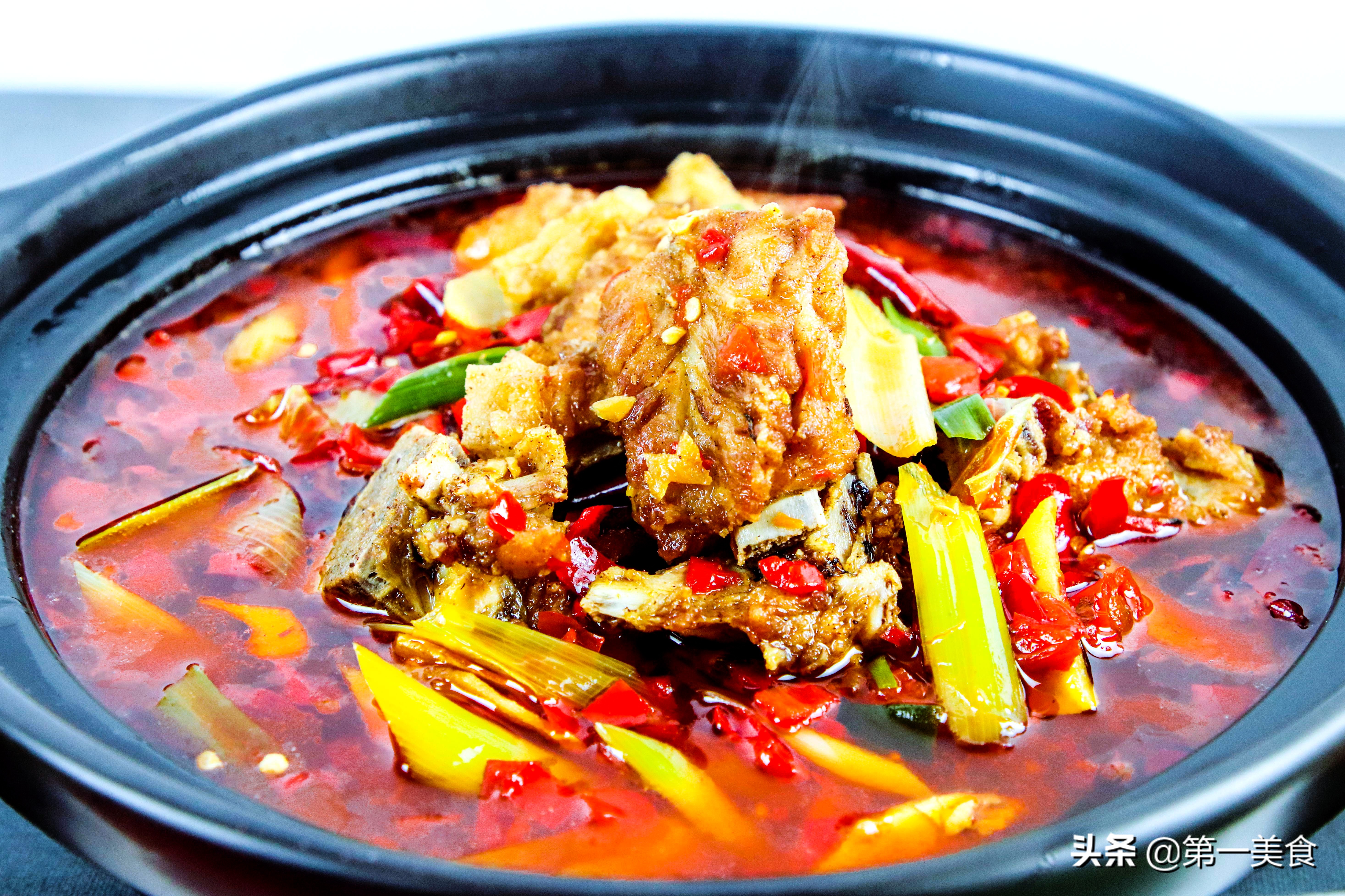 如何把排骨火锅做的有灵魂?按照大厨的操作步骤来,这手艺真棒