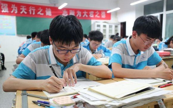 双减政策推行后，公办与民办学校差距逐渐增大，家长要谨慎选择