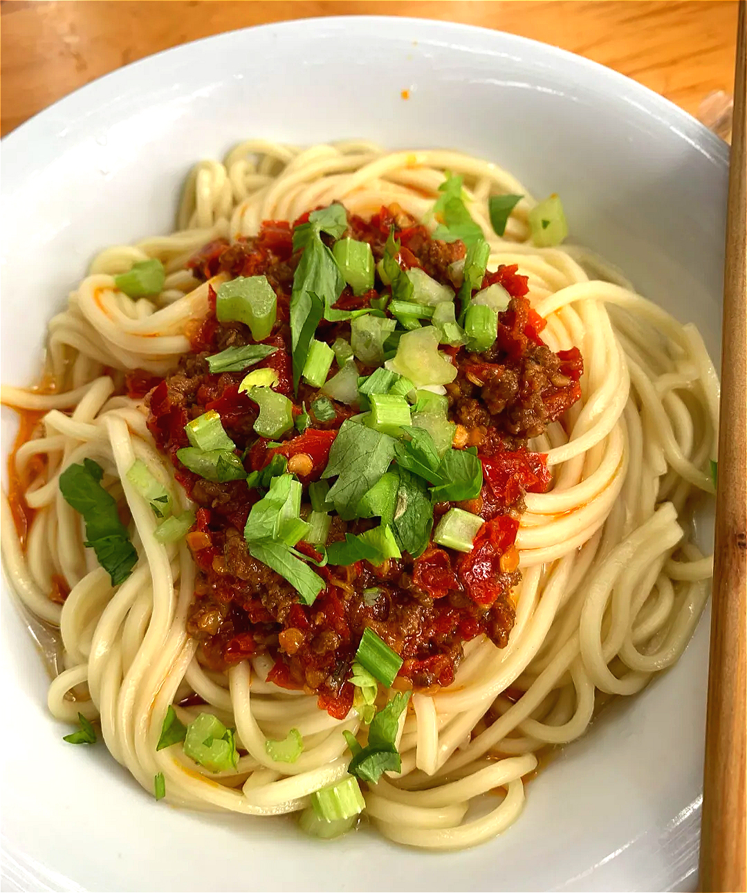 成都美食江湖的“独门秘籍”！鱼香排骨面，酸甜微辣，味道太巴适