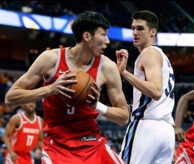 亚裔为什么不适合nba(亚裔球员立足NBA有多难？姚明只有1个，周琦再尝阿联之痛)