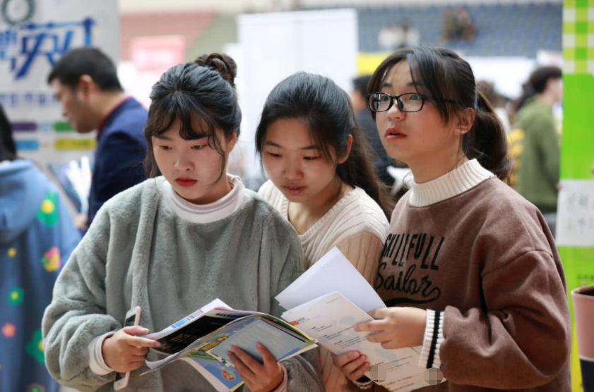 绩点第一的学生被淘汰，第44名却成功逆袭，评论区“两极分化”