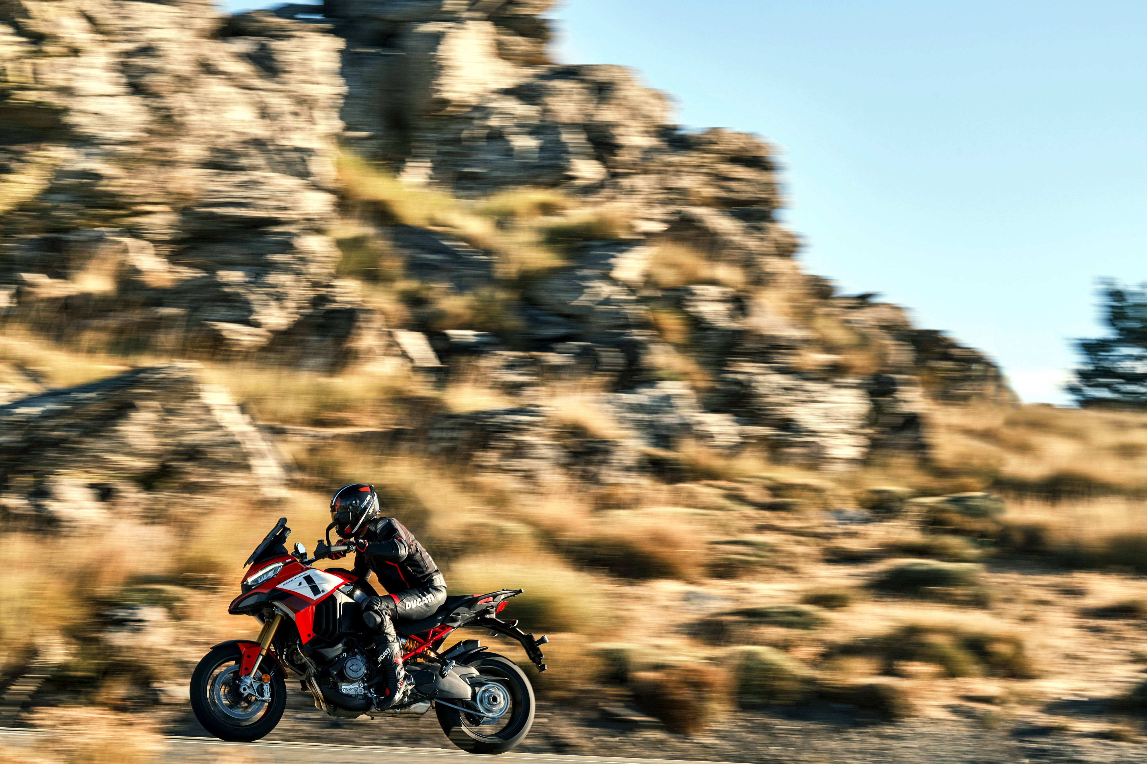 杜卡迪 2022 Multistrada V4 派克峰版 户外特写