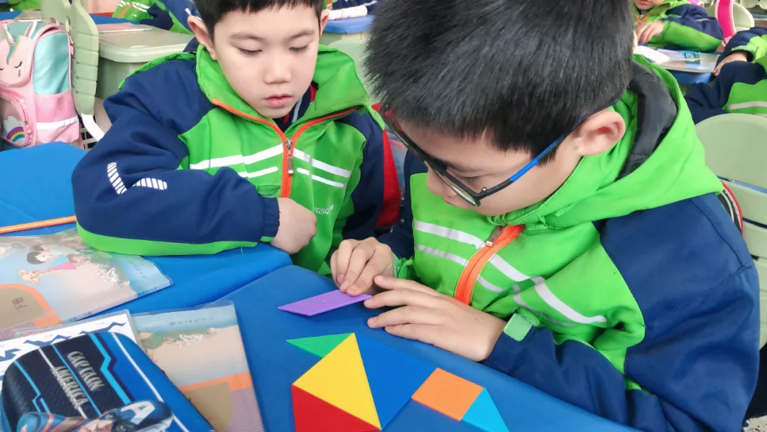 【寓教于乐】敕勒川绿地小学乌兰分校一年级开展玩转七巧板趣味拼搭活动