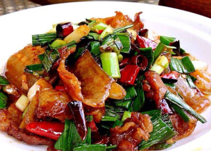 香干回锅肉的家常做法,简单易学肥而不腻鲜嫩爽口,人人都爱吃