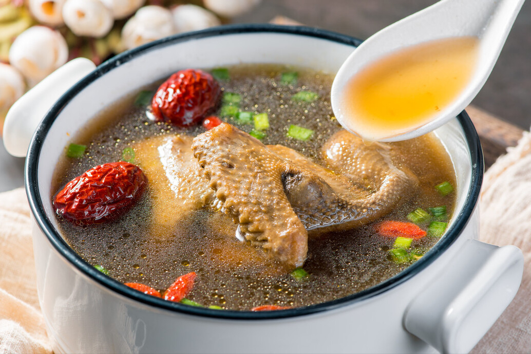 一鸽胜九鸡，炖鸽子汤要焯水吗？教你2招，汤鲜味美，营养不流失