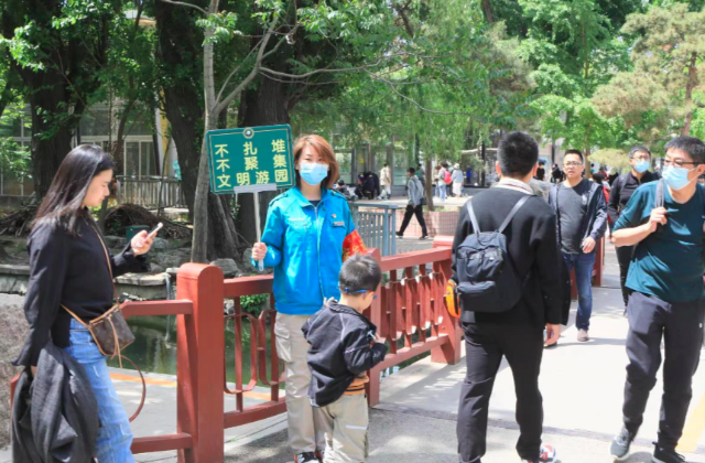 北京动物园百年老门重开，服务岗门区“出摊儿”应对游园高峰