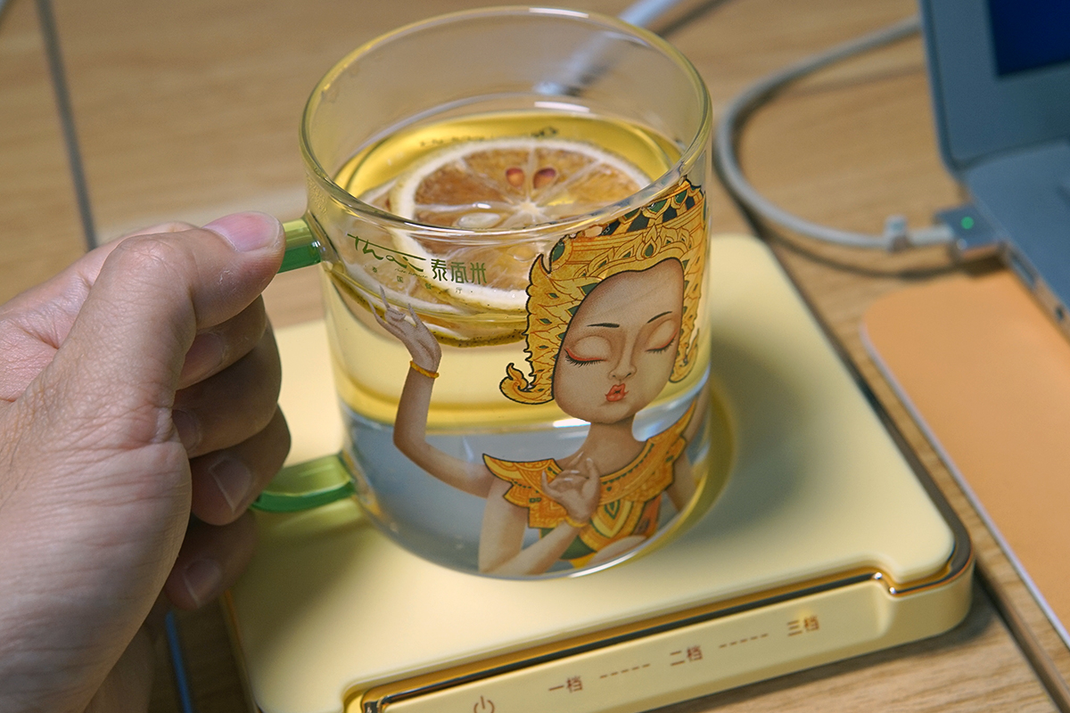 恰到好处的55℃，大宇恒温杯垫助我轻松做暖男