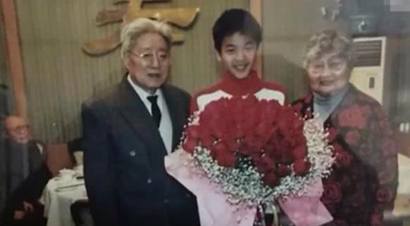 张健：是刘蓓的一婚和三婚丈夫，欠债3个亿，没脸出席儿子的婚礼