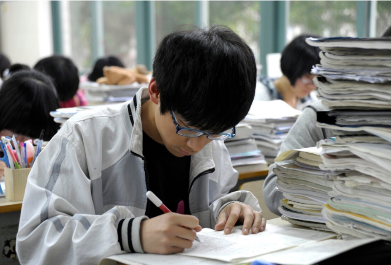 新高考选科“迷之组合”，物理化学生物并非良配，越往后越难学