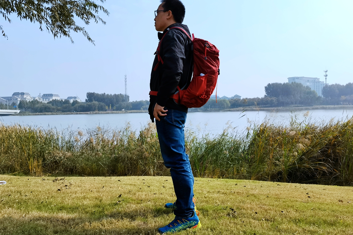 踏秋而行，穩(wěn)定背負(fù)，Deuter多特螢火蟲AC LITE18L