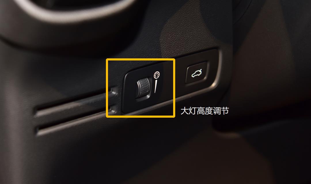 电车比燃油车照的远？扉旅汽车实测沃尔沃XC40纯电版大灯