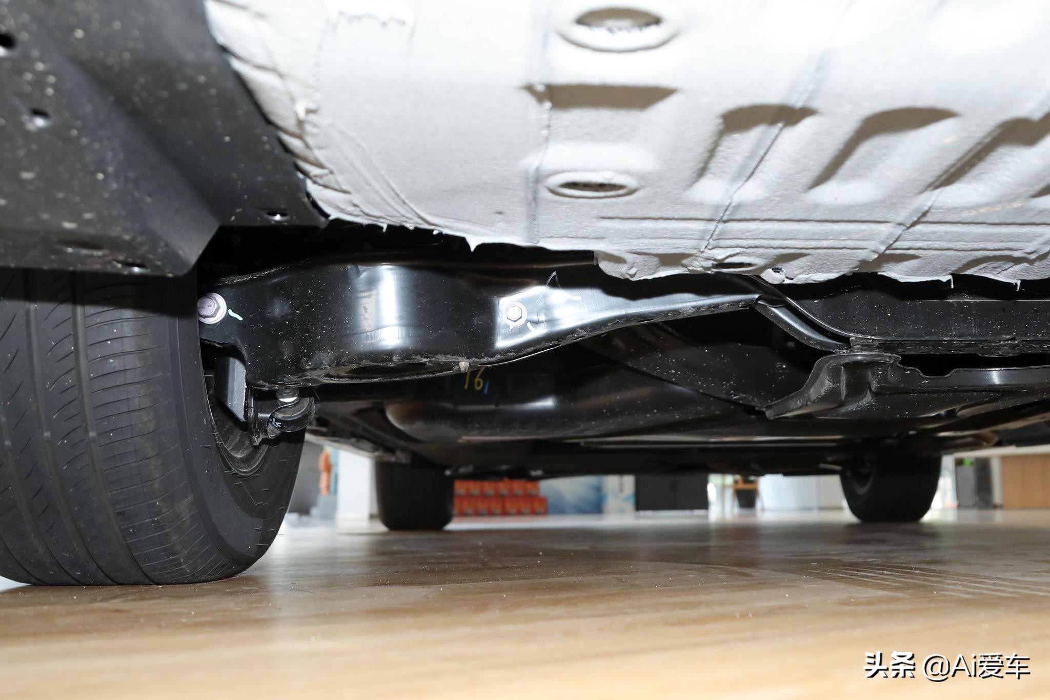 5.3L油耗合资大7座家用MPV，车长超5米1带双电滑门，实拍丰田赛那