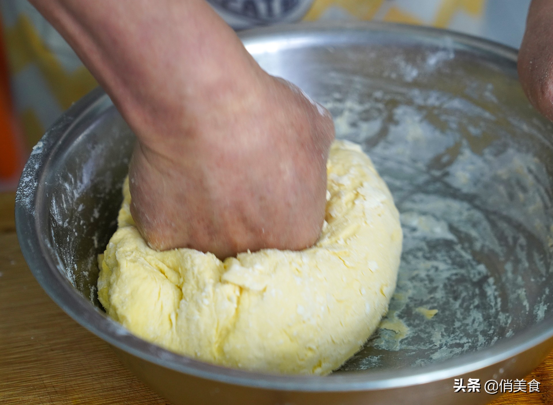 槐花怎么吃做法（手把手教你做槐花韭菜馍）