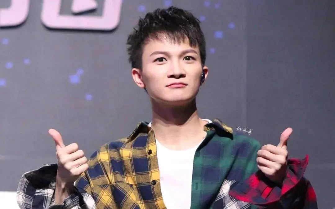 周深是男的还是女的（周深为什么叫宝藏男孩）