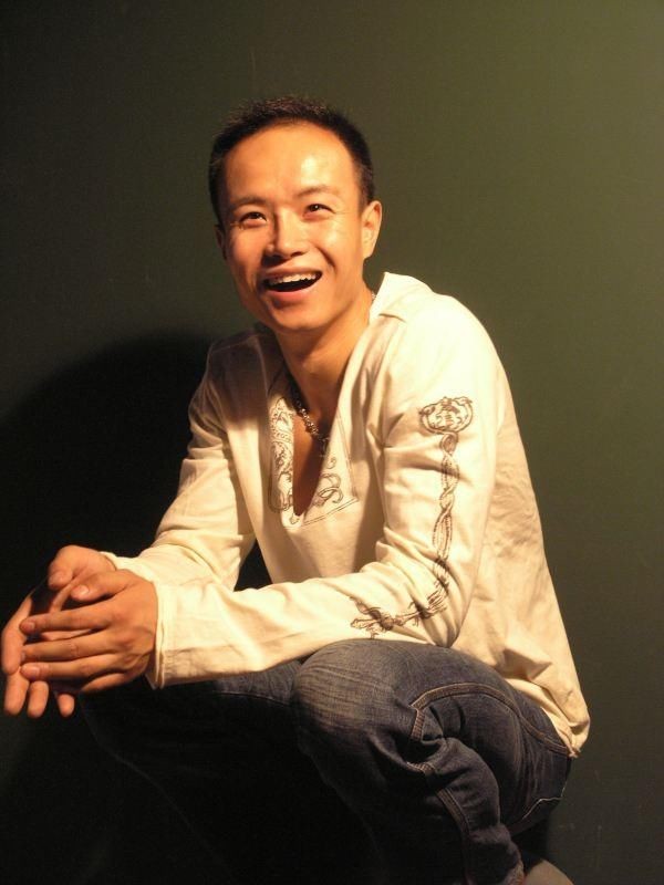 从“主持一哥”沦落到县城商演，乐嘉就这样改写了他的结局