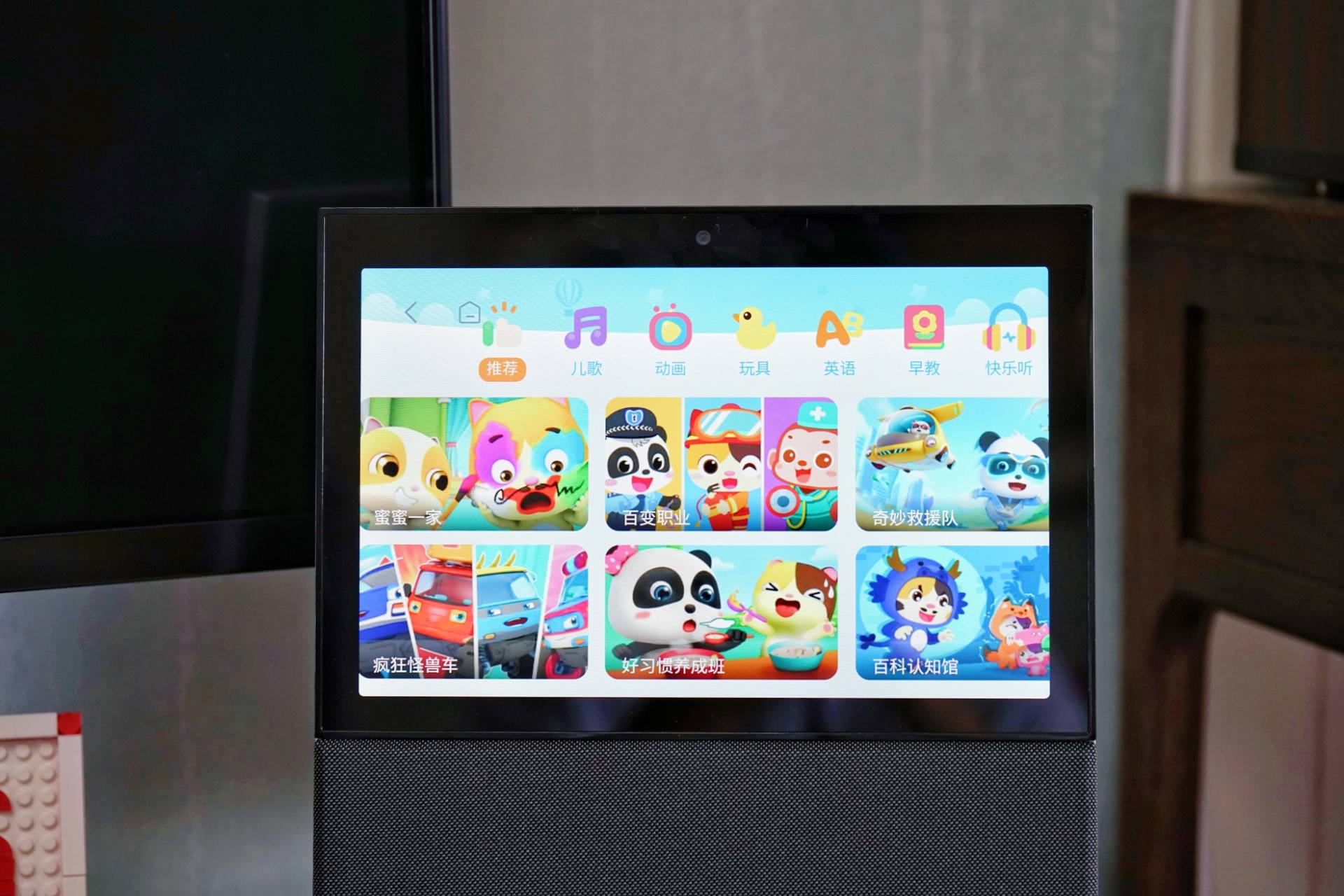 超大屏，免接听—天猫精灵V10，重新定义智能音箱