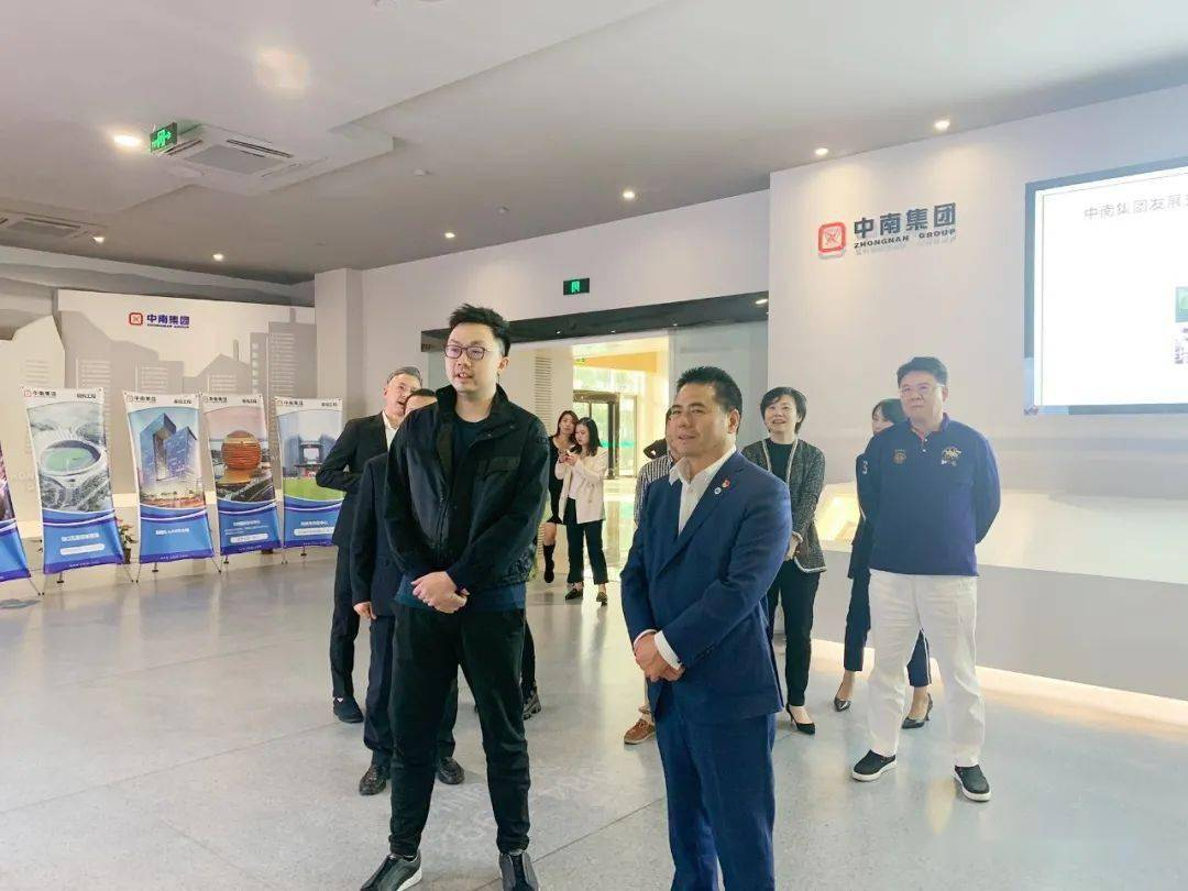 中国第一女首富，收废品做到亚洲第二，在美国市场建了7家公司