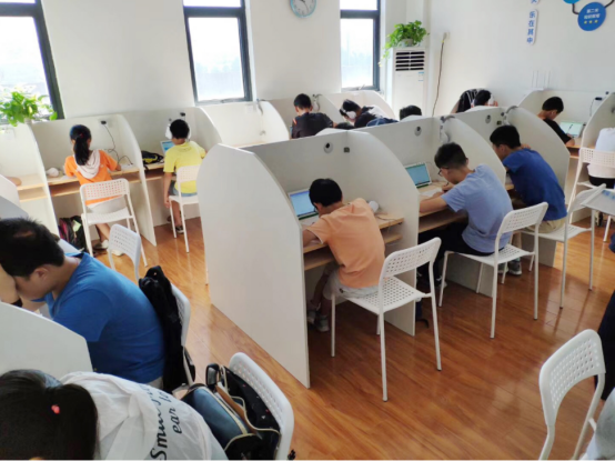 双减政策又有新动向，这次目标直指高中，高三党也不能补课了？