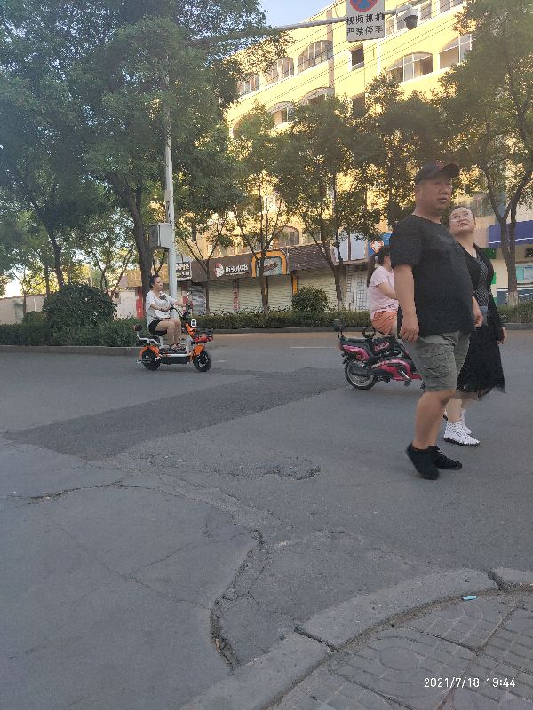电动车上路要符合4个标准，违规上路要重罚，对照你的不符合哪条