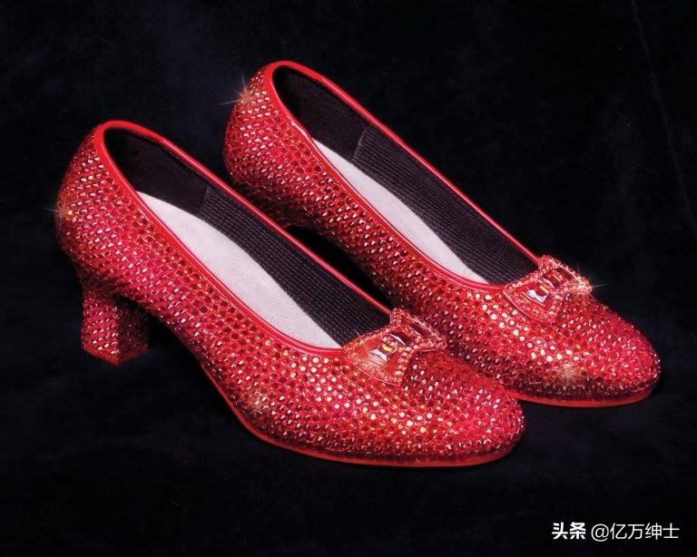 2020 世界十大奢华鞋子鉴赏——将百万美金踩在脚下的女人