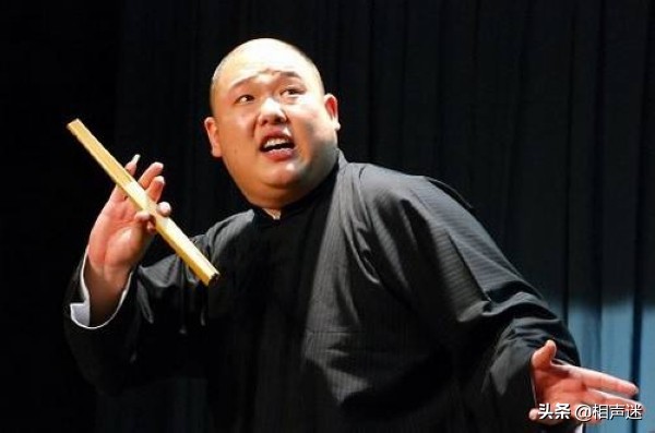 德云社演员大褂竟然也分"品级"?相声说得好坏跟大褂没关系
