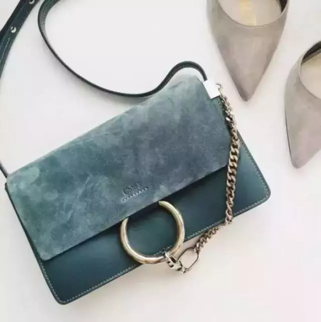 上万元的包包可别糟蹋了，这样保养，再背10年都不会烂！